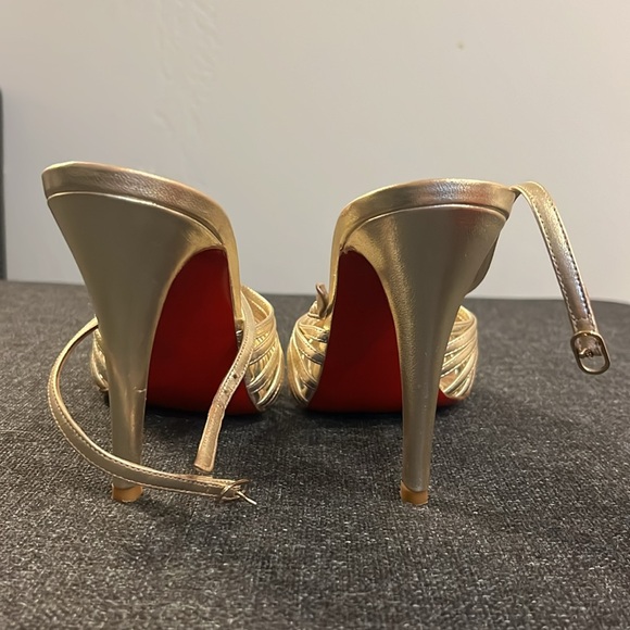 Christian Louboutin gold heels, size 37.5 / 7.5 - Picture 7 of 9